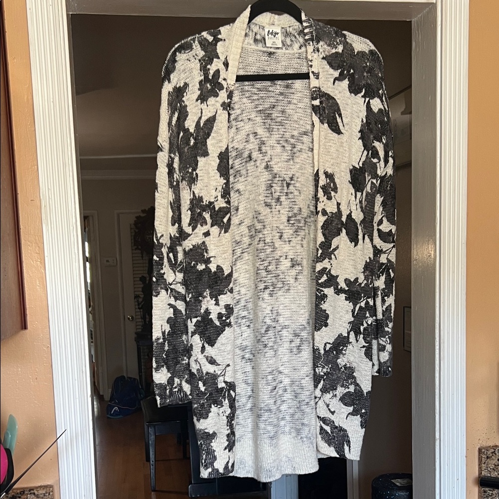 Tokyo Darling Black and White Floral Cardigan size M